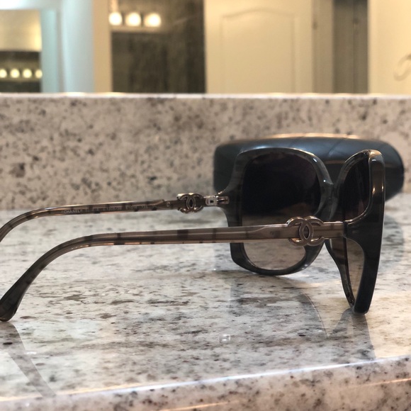 CHANEL brand new sunglasses - Picture 3 of 8